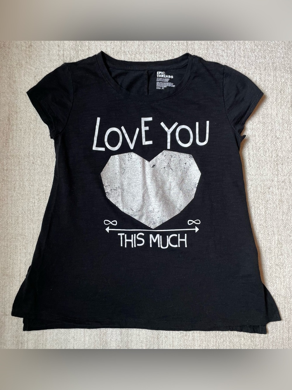 Epic Threads Tee Distressed Silver Heart Graphic T-shirt Girl’s XL Black Grunge